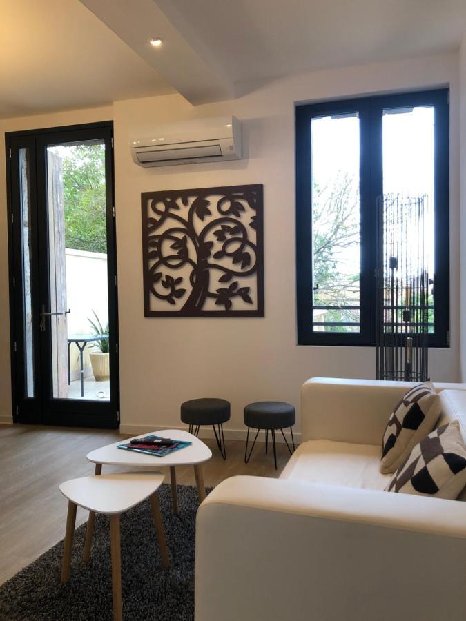 Cote Jardin Est Un Spacieux Et Lumineux T3, Entierement Renove, A 2 Pas De L'Herault Et A 10Min Du Bord De Mer Proche Du Centre Historique Et Du Fabuleux Chateau Laurens, Vous Apprecierez Le Calme De Sa Belle Terrasse Et La Vue Superbe Sur Le Jardin Agde Ngoại thất bức ảnh